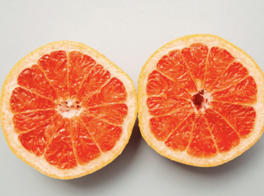 two halves of a grapefruit placed side-by-side.